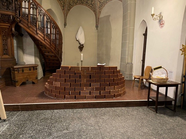Bild der Klagemauer in St. Peter und Paul