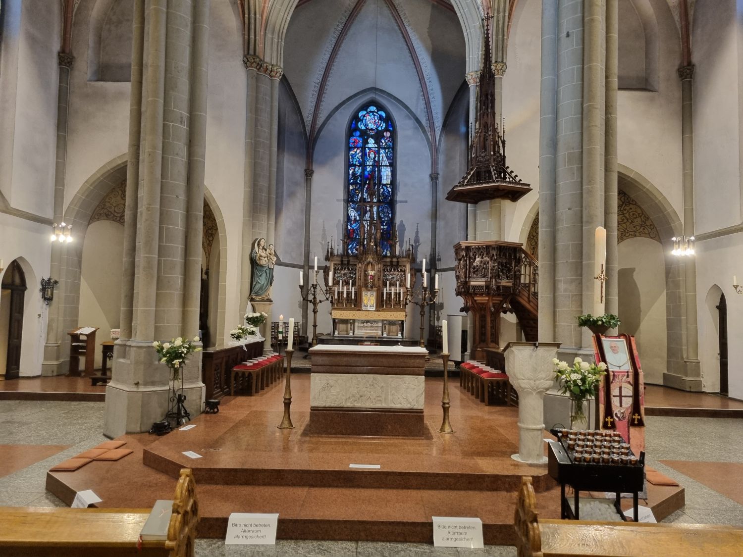 Altarraum der Kirche St. Peter und Paul, Ratingen